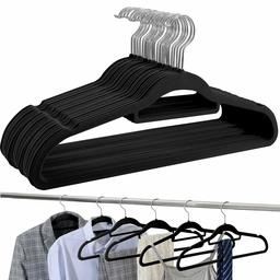 UMI. by Amazon - Cabides de veludo e cabides de plástico, antiderrapantes, resistentes e poupança de espaço, cabides padrão para fatos, casacos, calças, vestido com correia e camisola, PRETO, Paquete de 30