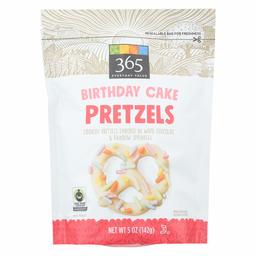 365 Everyday Value, Pretzel Birthday Cake, 5 Ounce