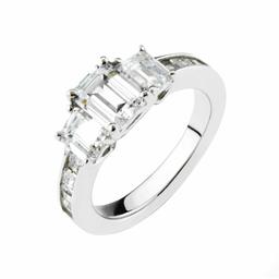 [Find] Amazon Collection Platinum Plated Sterling siruba-emerarudokattokyu-bikkuzirukonia 3 Stone Ring, Size 14 