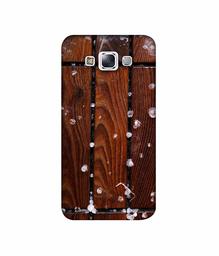 Amazon Brand - Solimo Designer Wood with Snow 3D Printed Hard Back Case Mobile Cover for Samsung Galaxy E7