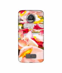 Amazon Brand - Solimo Designer Rose Petals 3D Printed Hard Back Case Mobile Cover for Moto Z2 Play