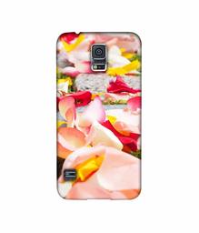 Amazon Brand - Solimo Designer Rose Petals 3D Printed Hard Back Case Mobile Cover for Samsung Galaxy S5 i9600